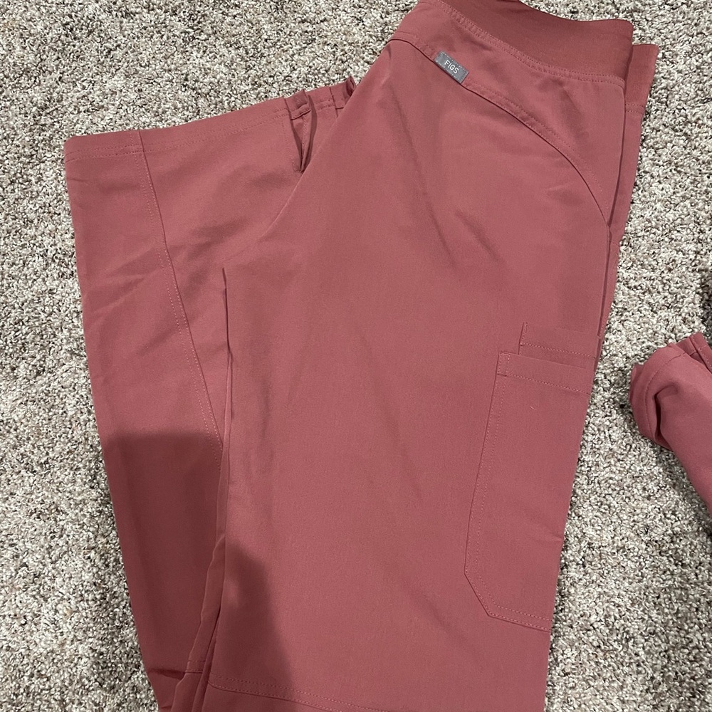 Small tall Kade Cargo scrub pants